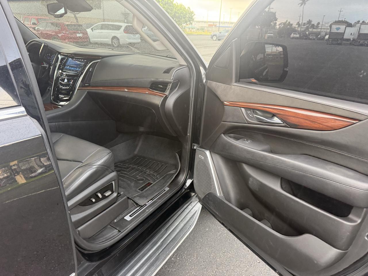 Cadillac Escalade Luxury 2WD 2016