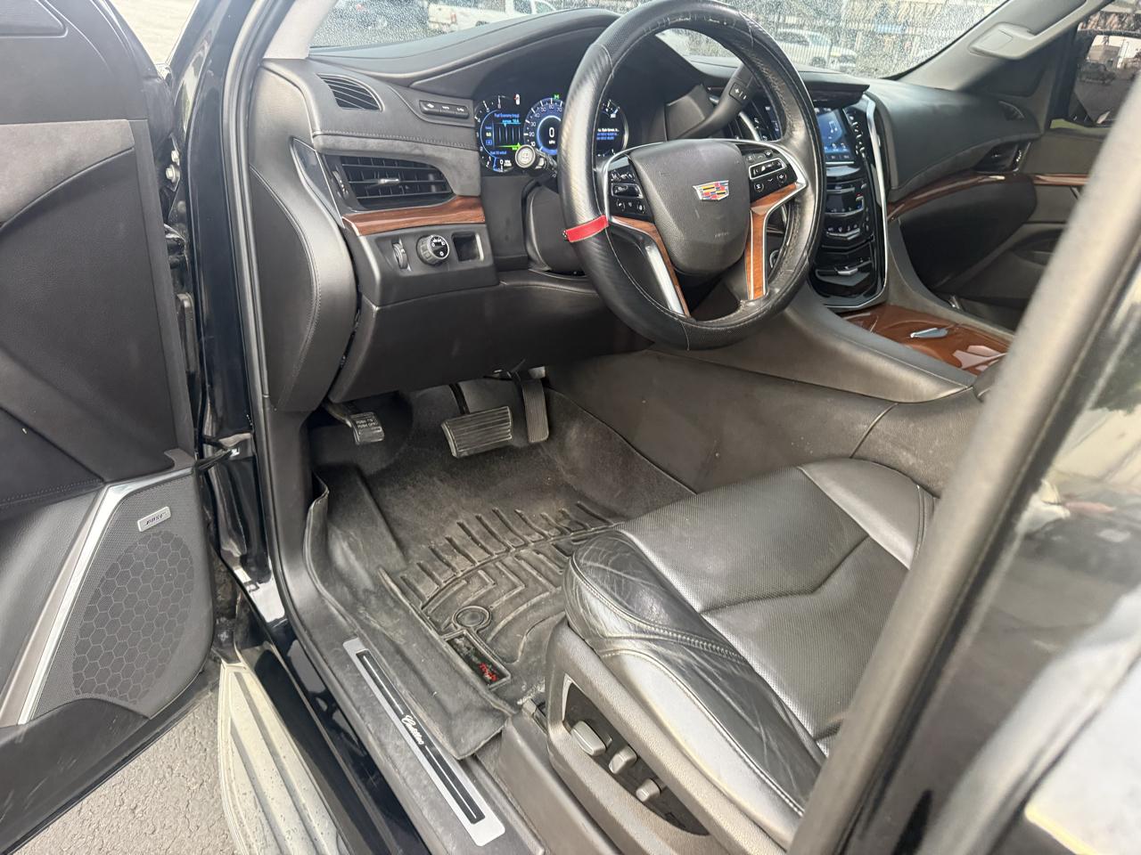Cadillac Escalade Luxury 2WD 2016