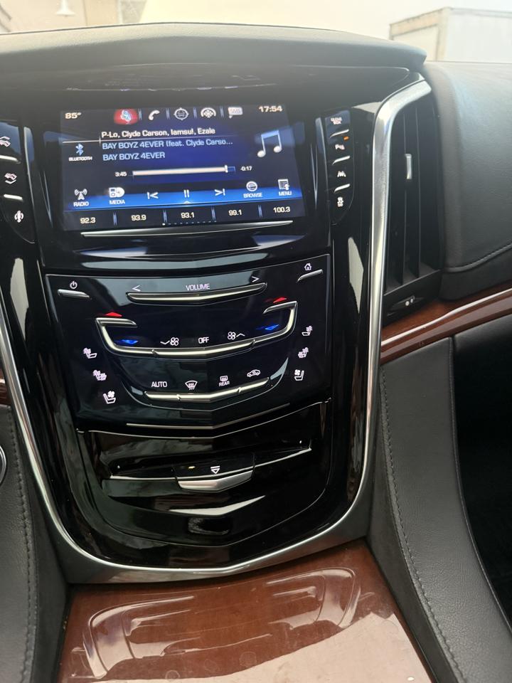 Cadillac Escalade Luxury 2WD 2016