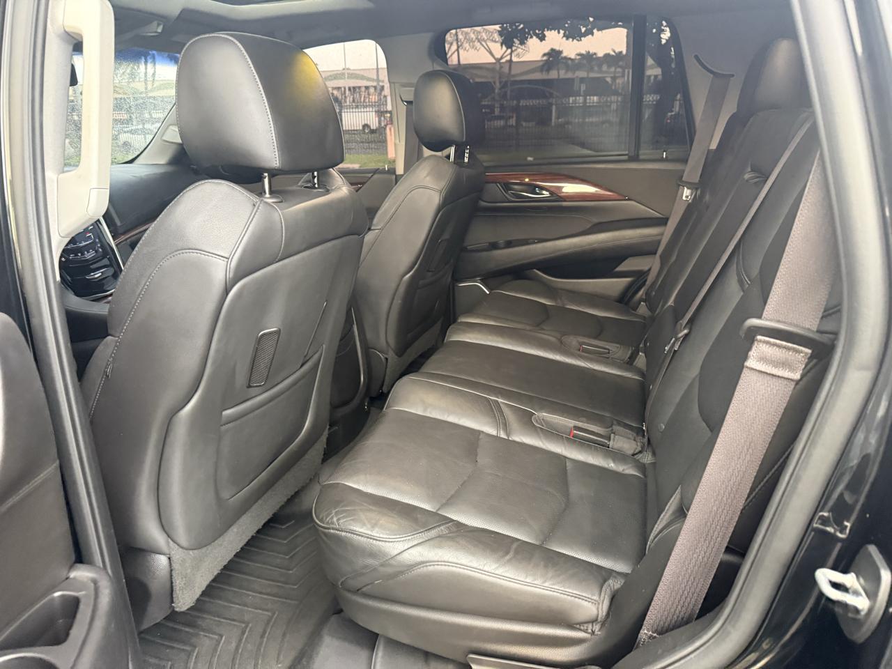Cadillac Escalade Luxury 2WD 2016