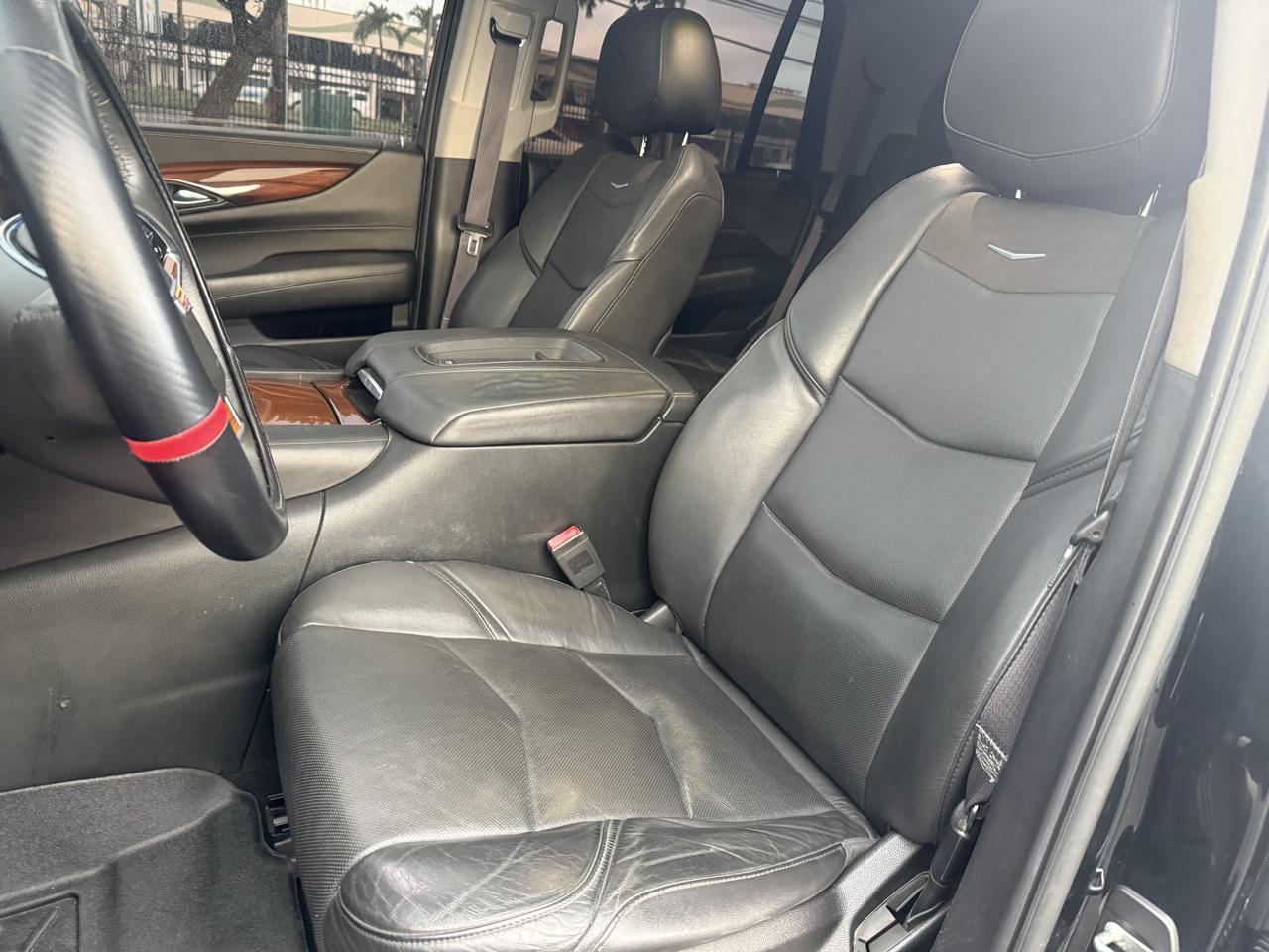 Cadillac Escalade Luxury 2WD 2016