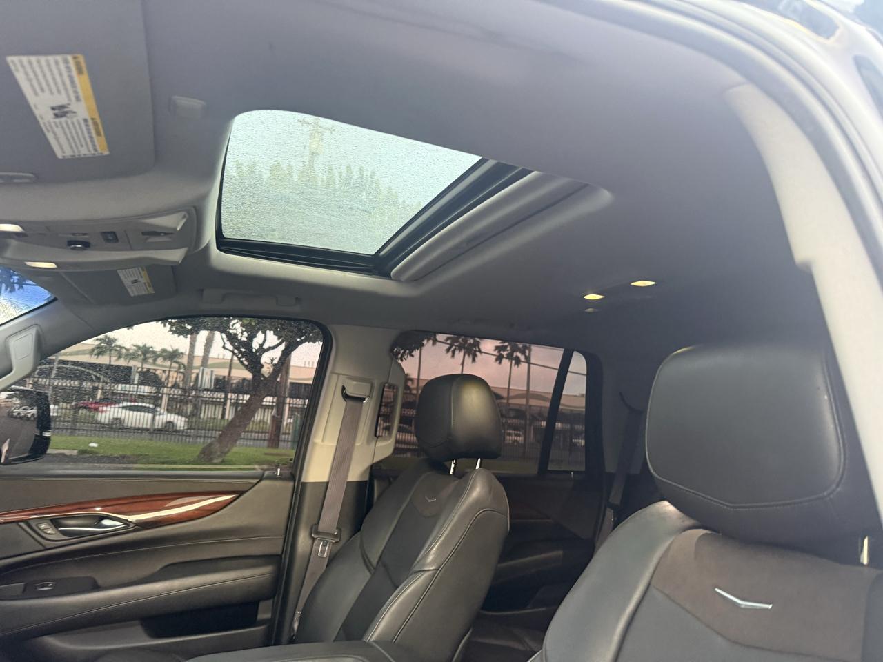 Cadillac Escalade Luxury 2WD 2016