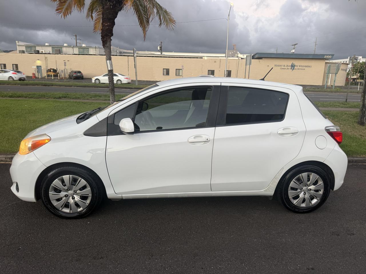 Toyota Yaris LE 4D Hatchback 2014