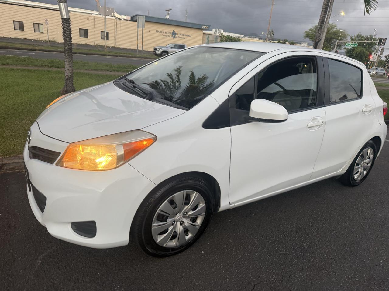 Toyota Yaris LE 4D Hatchback 2014
