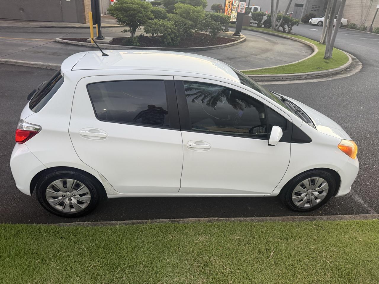 Toyota Yaris LE 4D Hatchback 2014