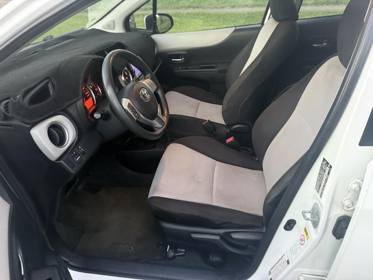 Toyota Yaris LE 4D Hatchback 2014