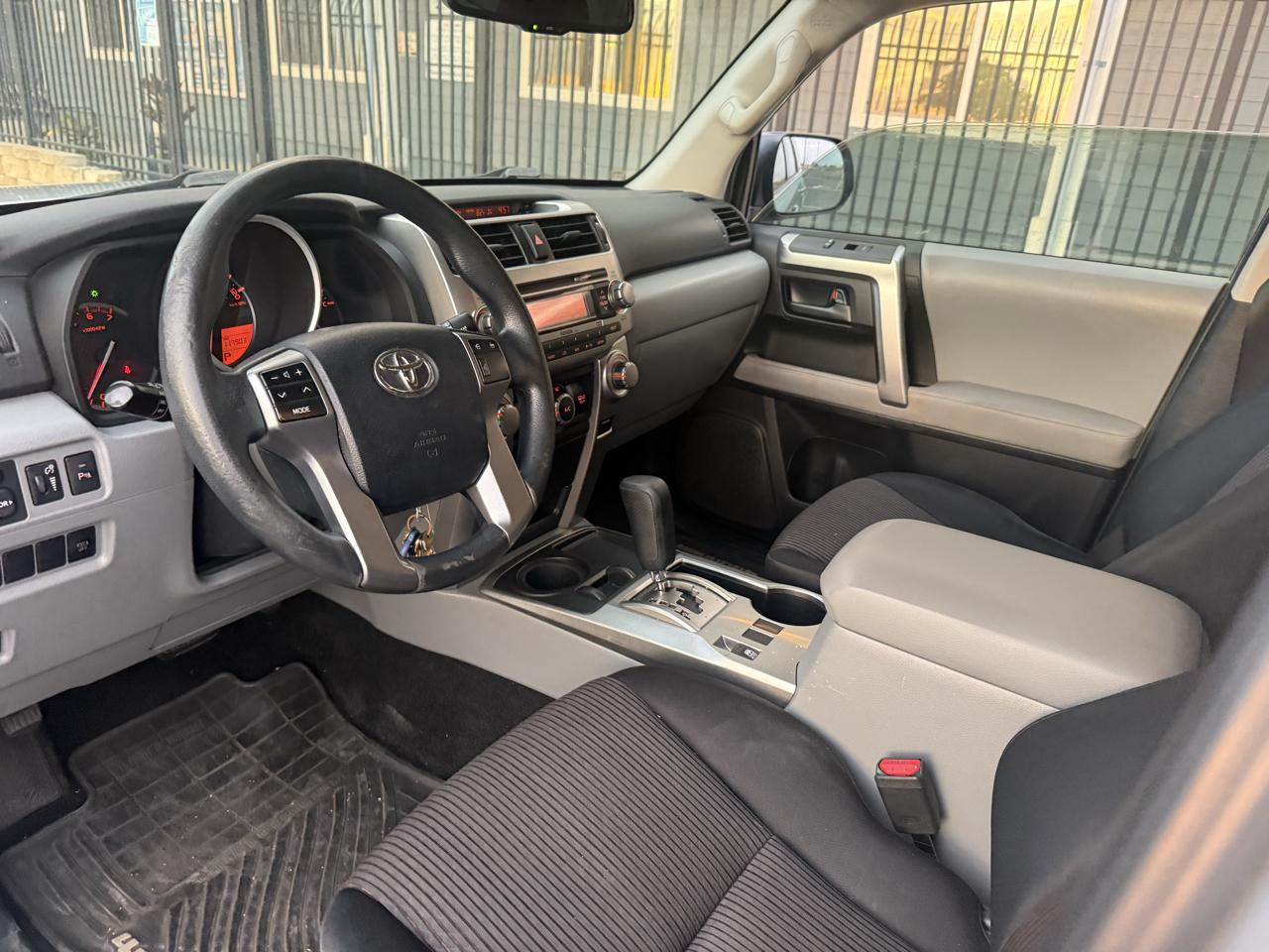 Toyota 4Runner SR5 2WD 2012
