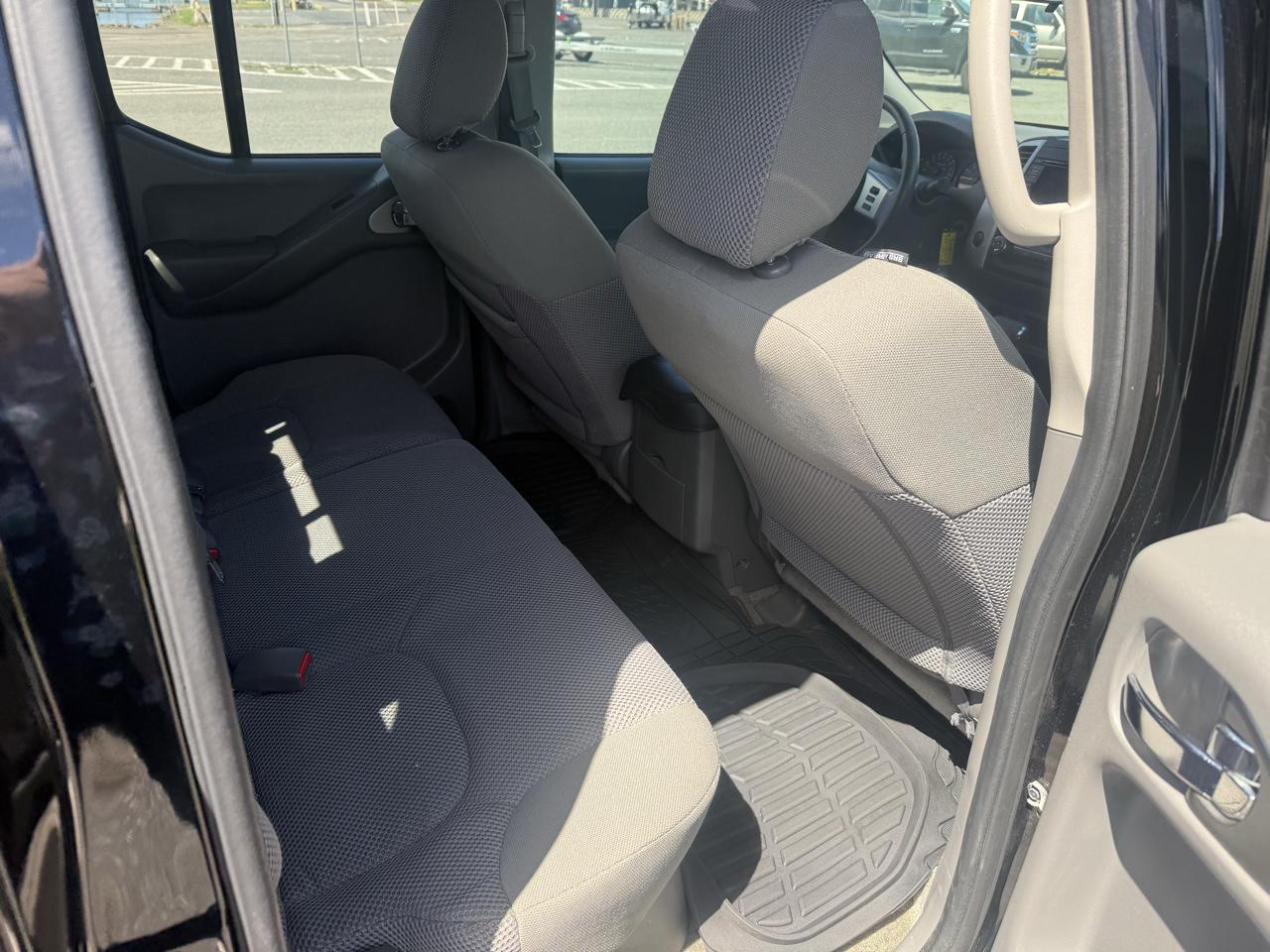 Nissan Frontier SV Crew Cab V6 2017