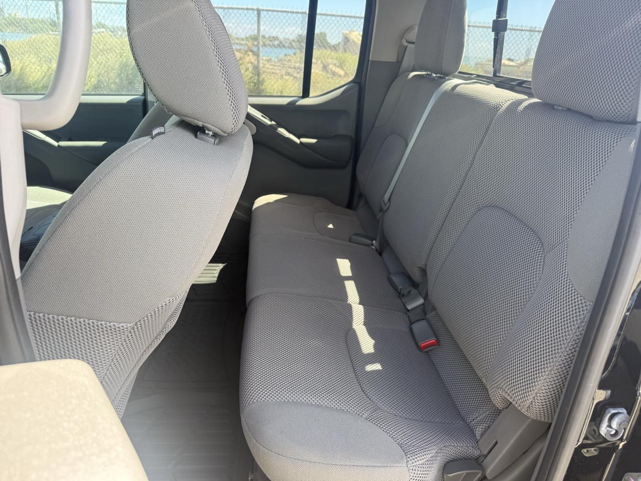 Nissan Frontier SV Crew Cab V6 2017