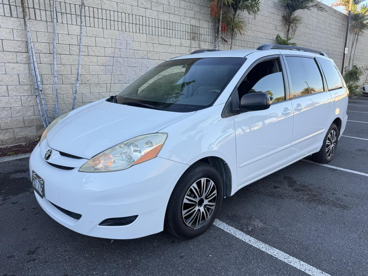 Toyota Sienna LE - 7 Passenger 2010