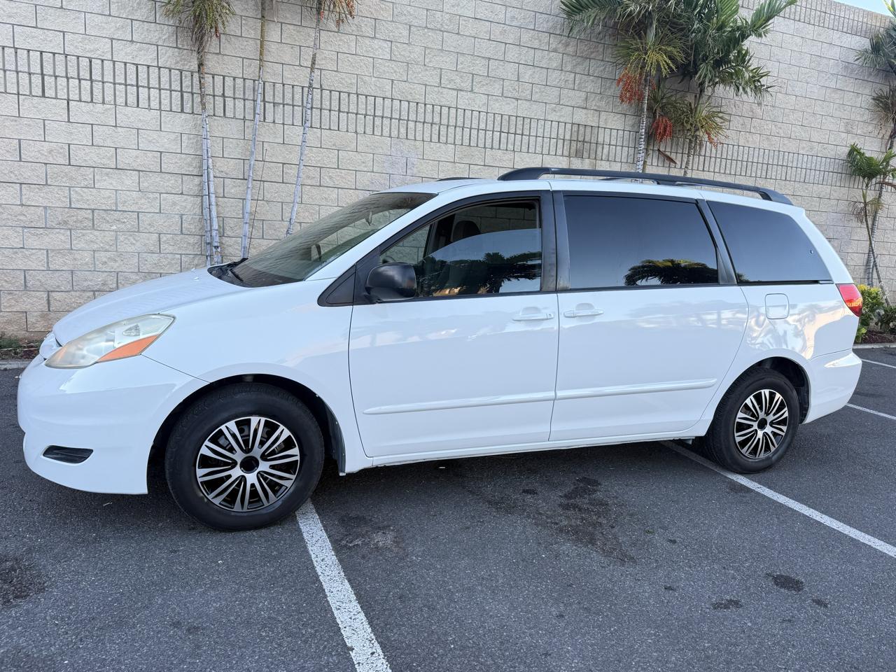 Toyota Sienna LE - 7 Passenger 2010