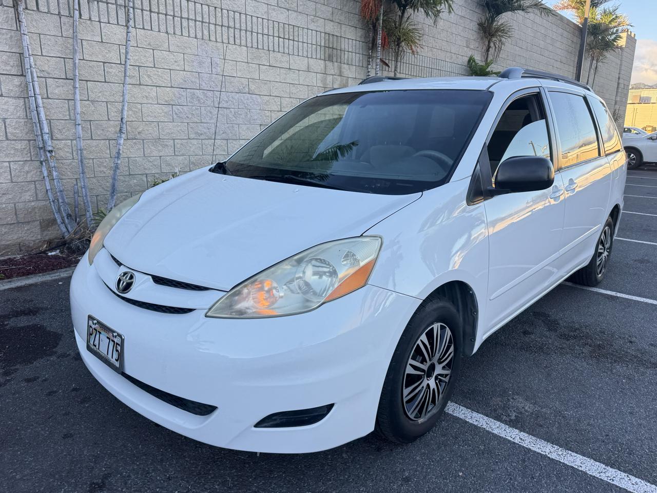 Toyota Sienna LE - 7 Passenger 2010
