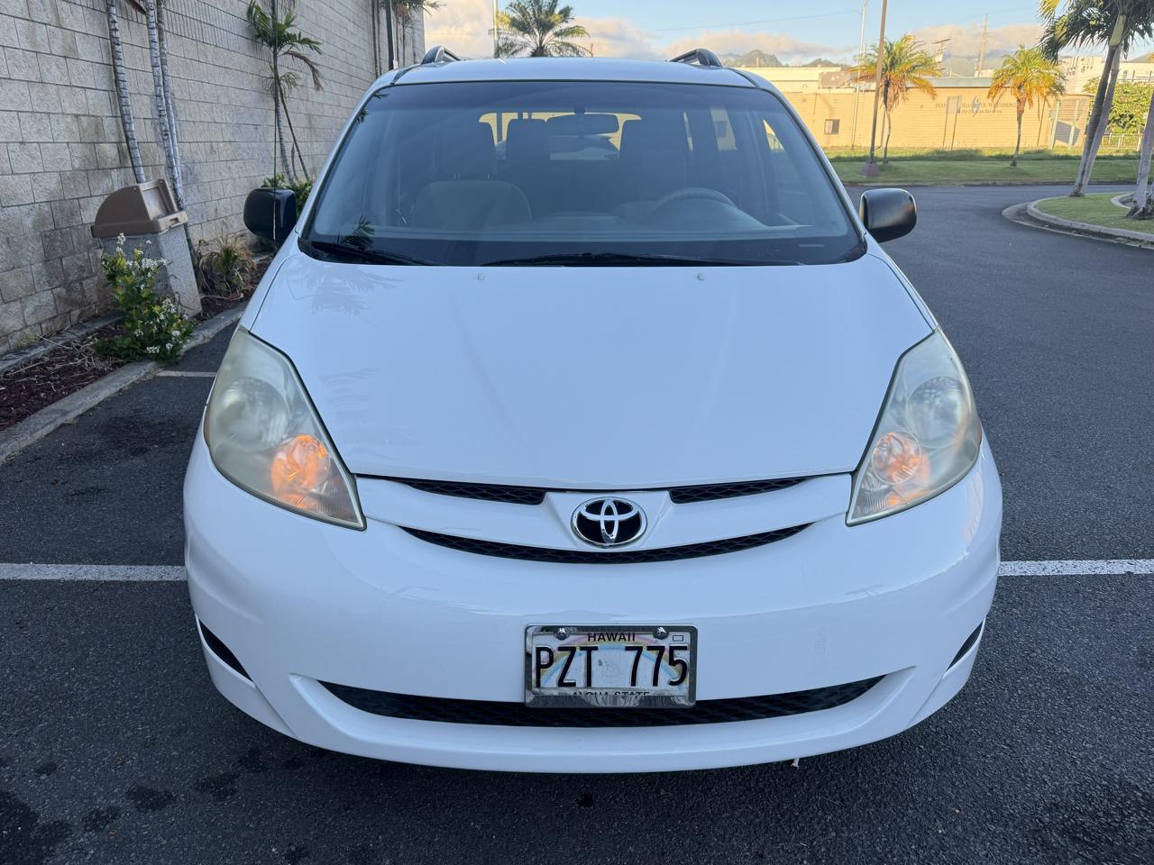 Toyota Sienna LE - 7 Passenger 2010