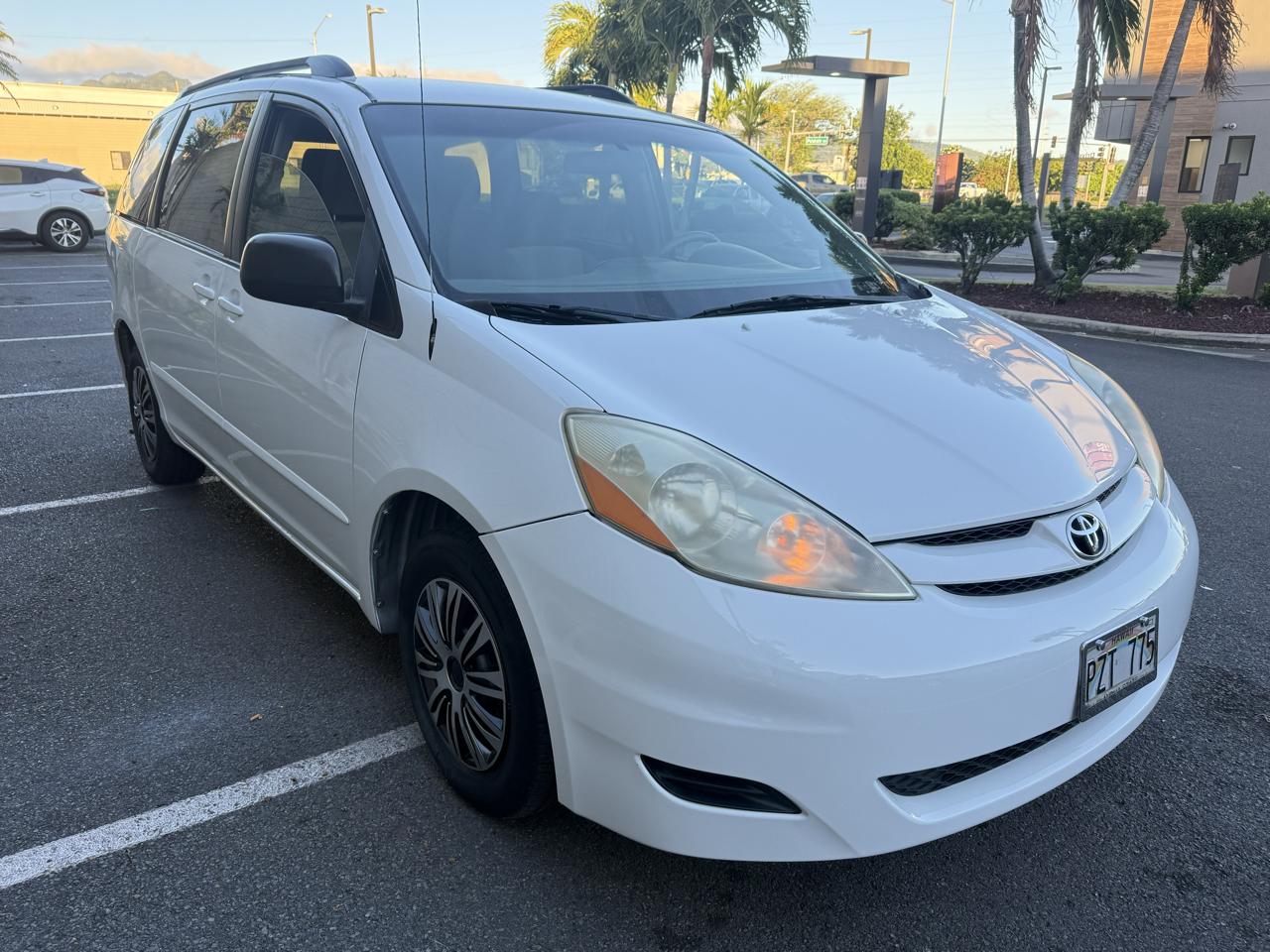Toyota Sienna LE - 7 Passenger 2010