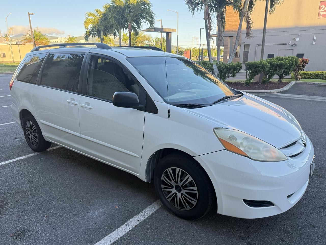 Toyota Sienna LE - 7 Passenger 2010