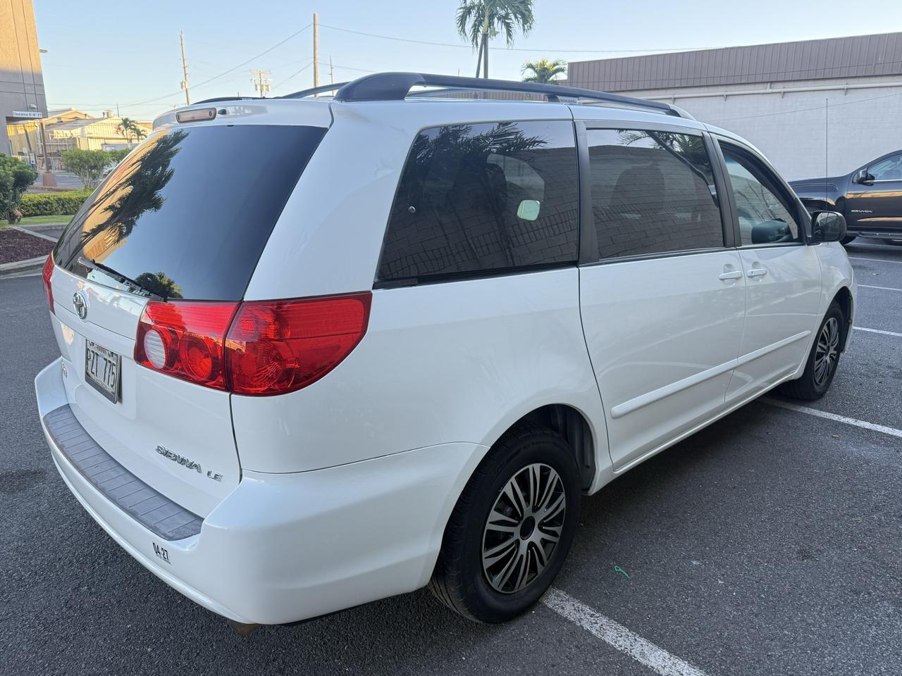 Toyota Sienna LE - 7 Passenger 2010