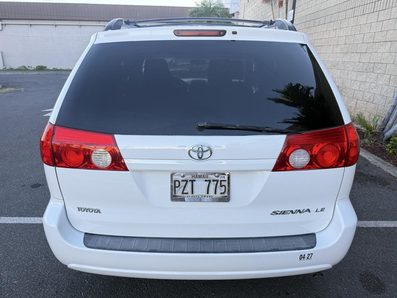 Toyota Sienna LE - 7 Passenger 2010