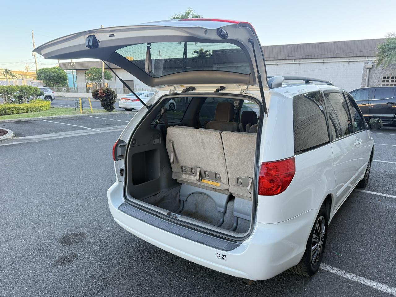 Toyota Sienna LE - 7 Passenger 2010
