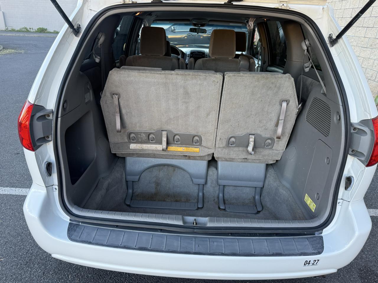 Toyota Sienna LE - 7 Passenger 2010