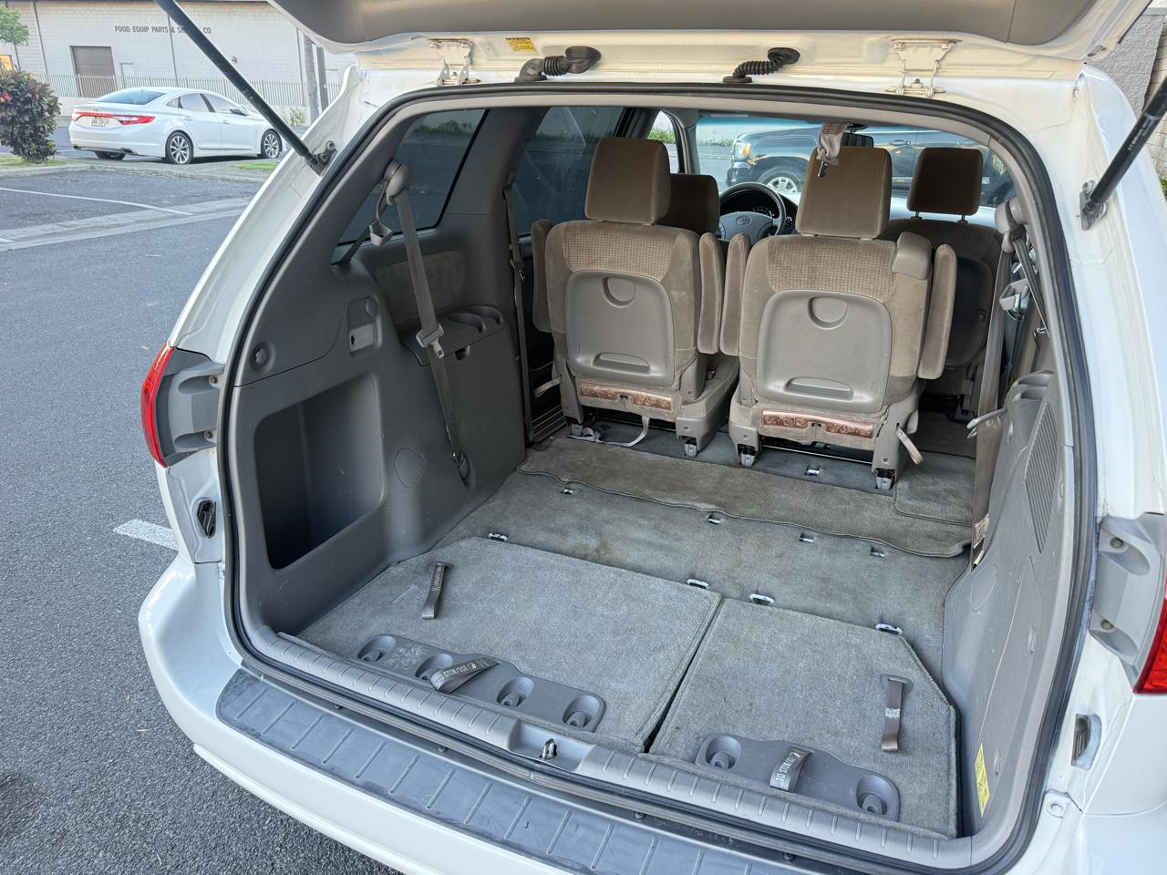 Toyota Sienna LE - 7 Passenger 2010