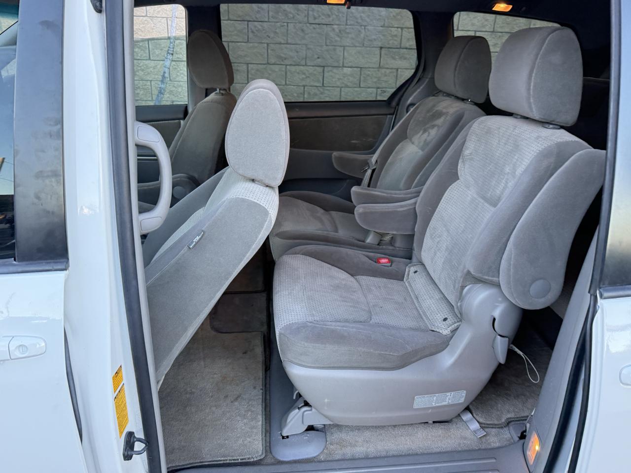 Toyota Sienna LE - 7 Passenger 2010