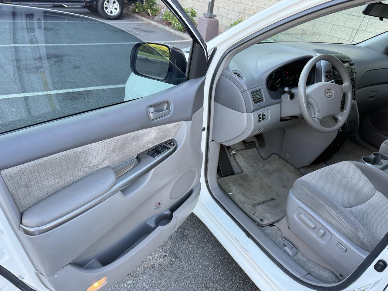 Toyota Sienna LE - 7 Passenger 2010