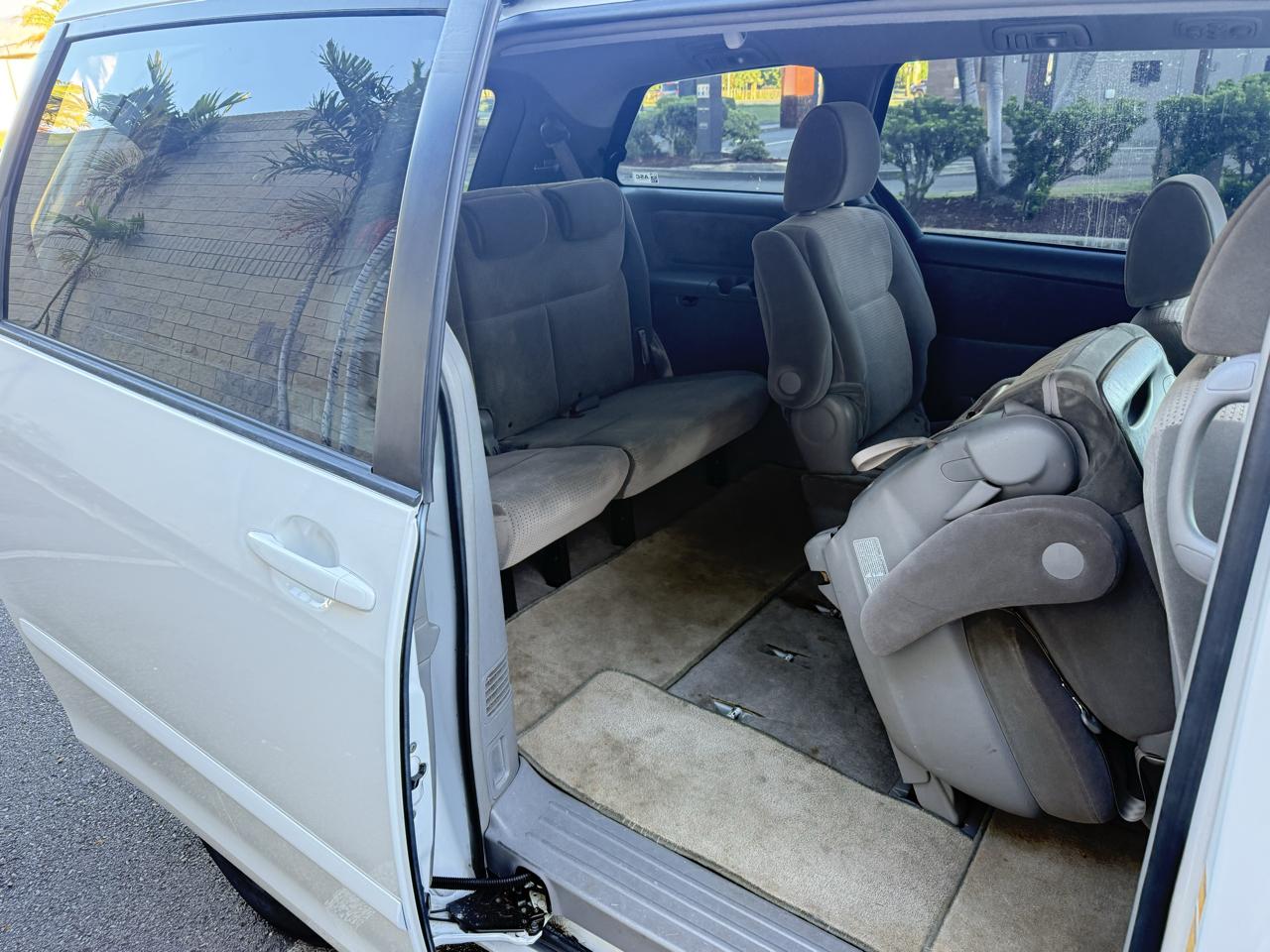 Toyota Sienna LE - 7 Passenger 2010