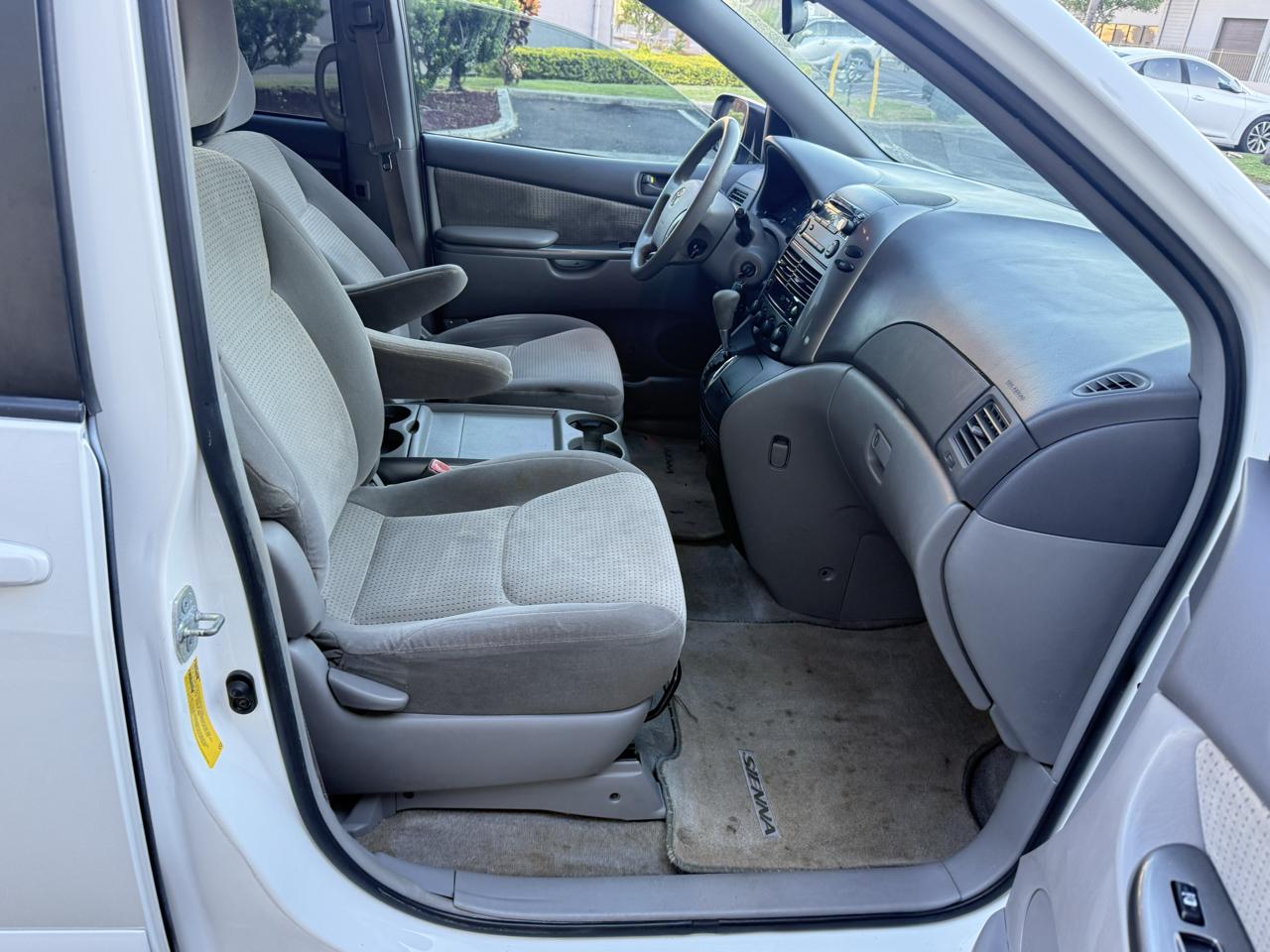 Toyota Sienna LE - 7 Passenger 2010