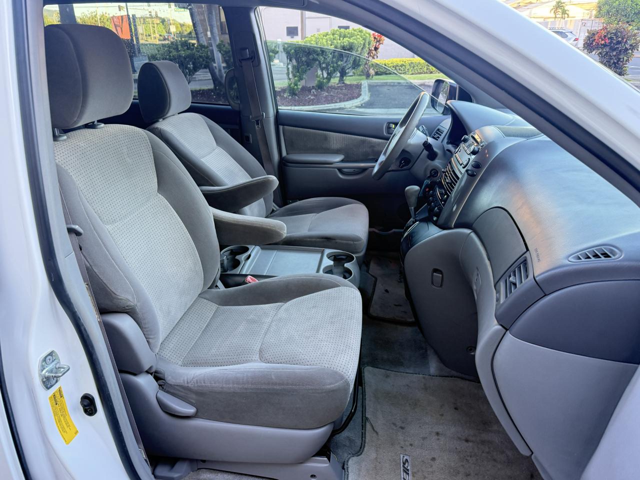 Toyota Sienna LE - 7 Passenger 2010