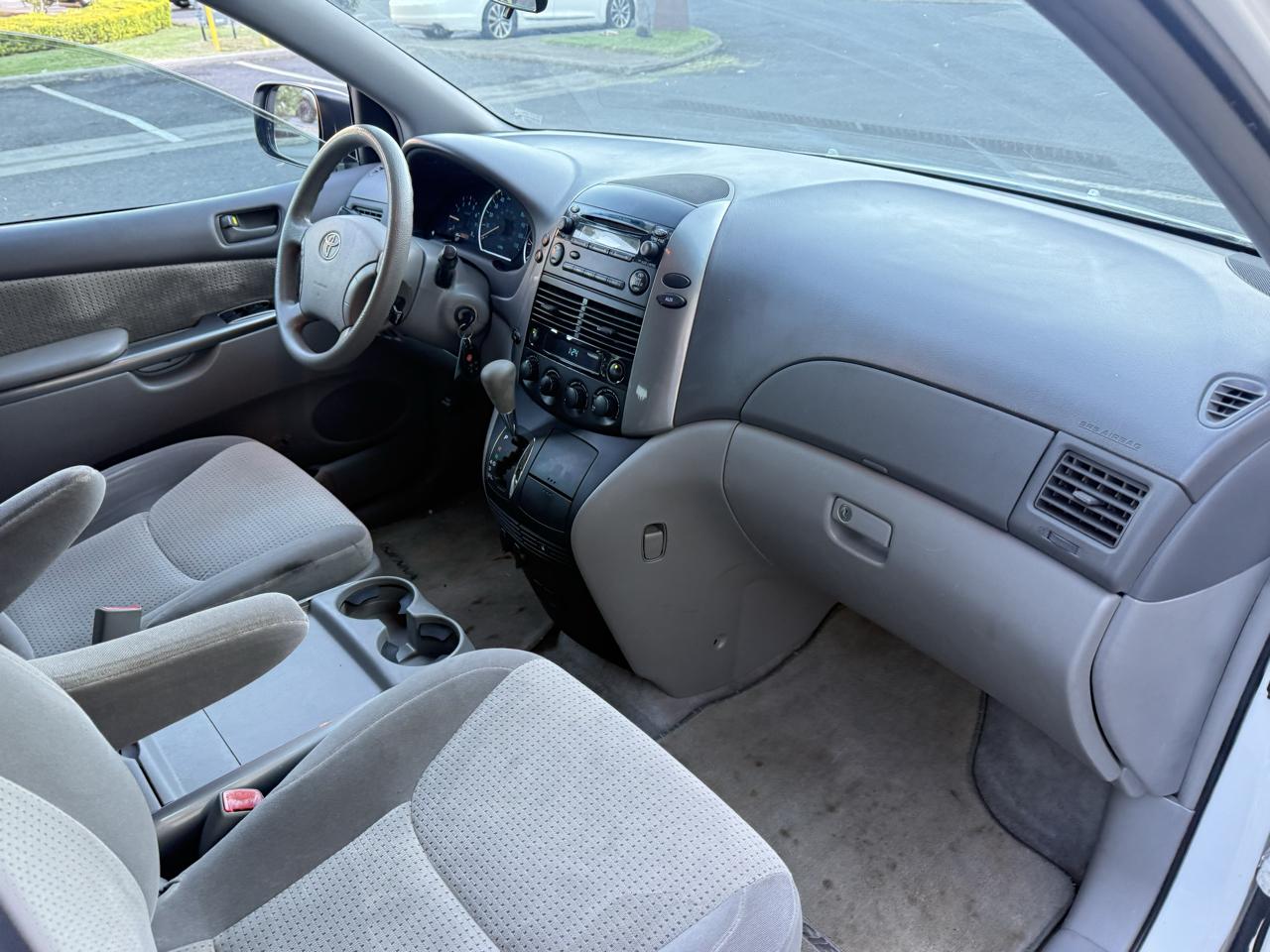 Toyota Sienna LE - 7 Passenger 2010