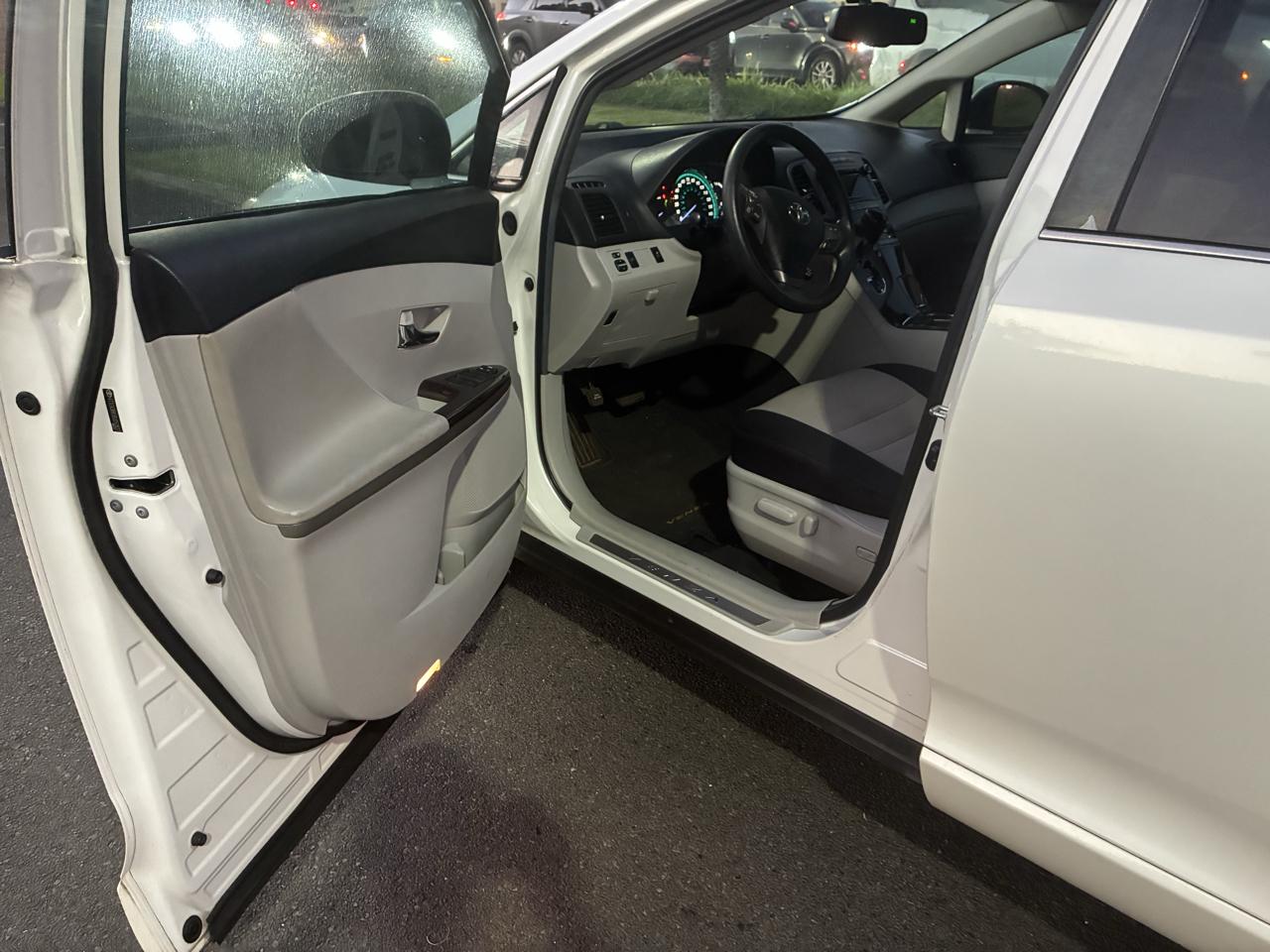Toyota Venza FWD I4 2011