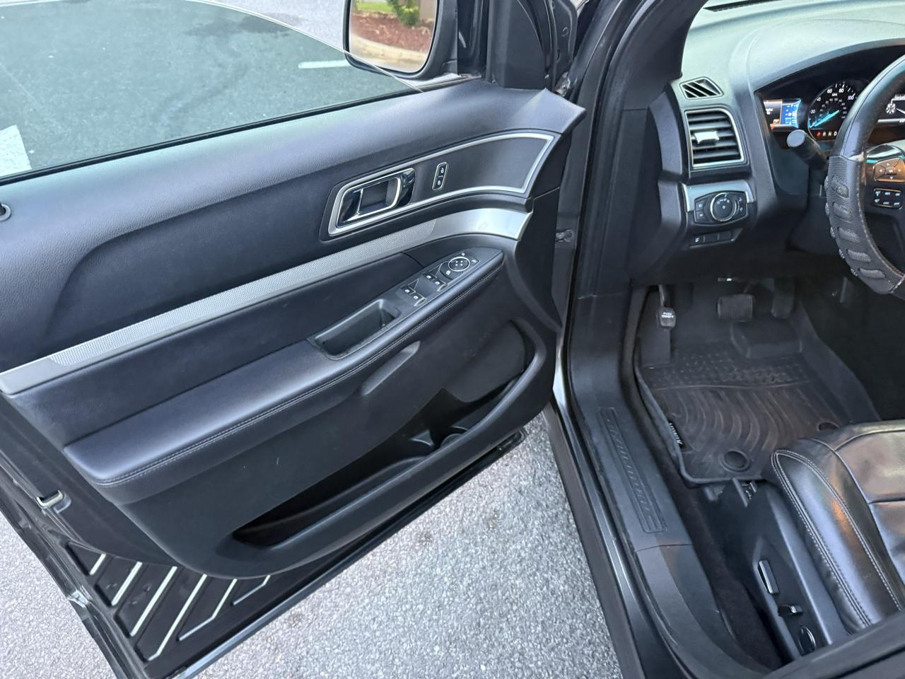 Ford Explorer XLT 2WD 2017