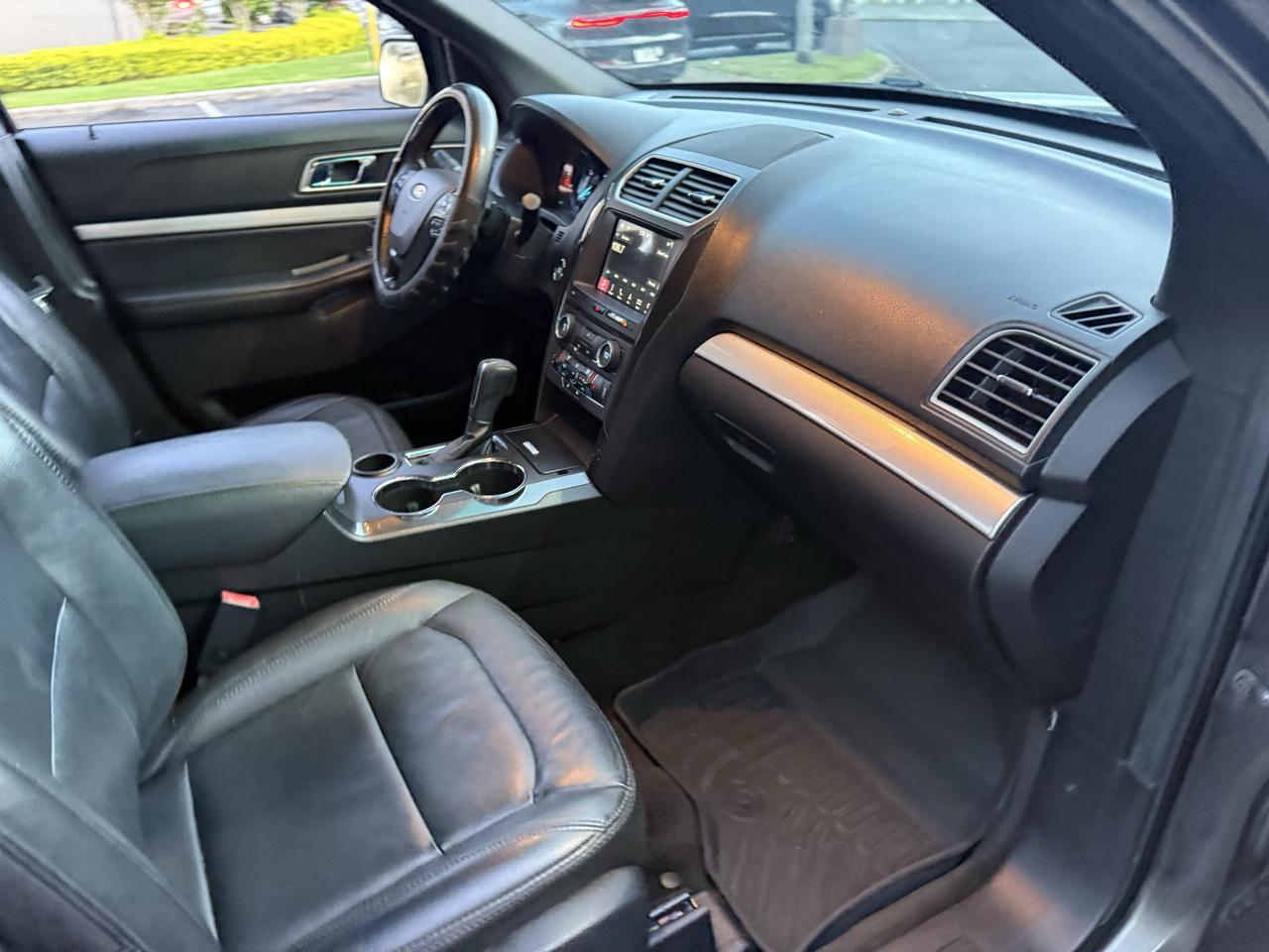 Ford Explorer XLT 2WD 2017