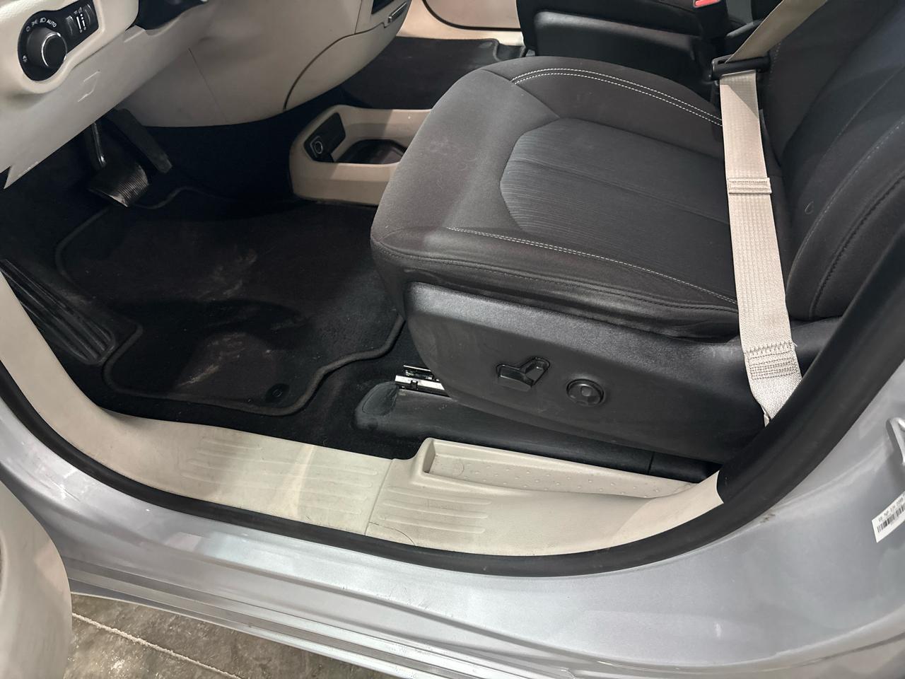 Chrysler Voyager LX 2022