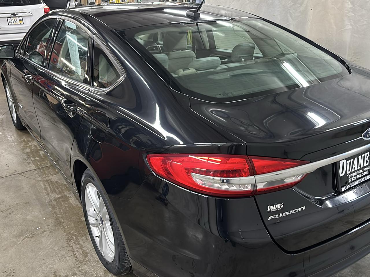 Ford Fusion Hybrid S 2018