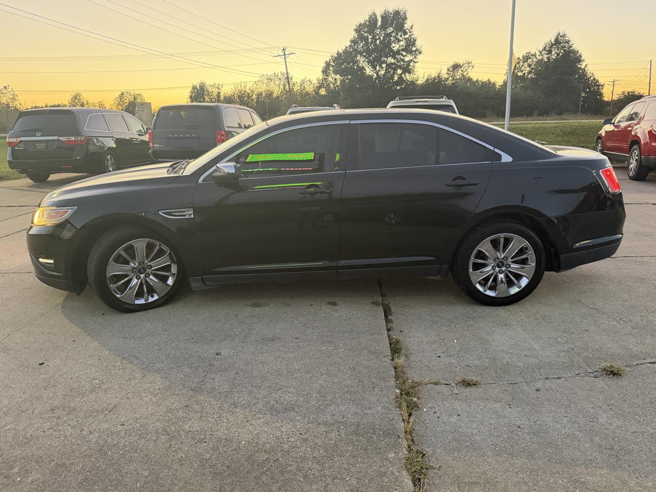 Ford Taurus 4dr Sdn Limited FWD 2010