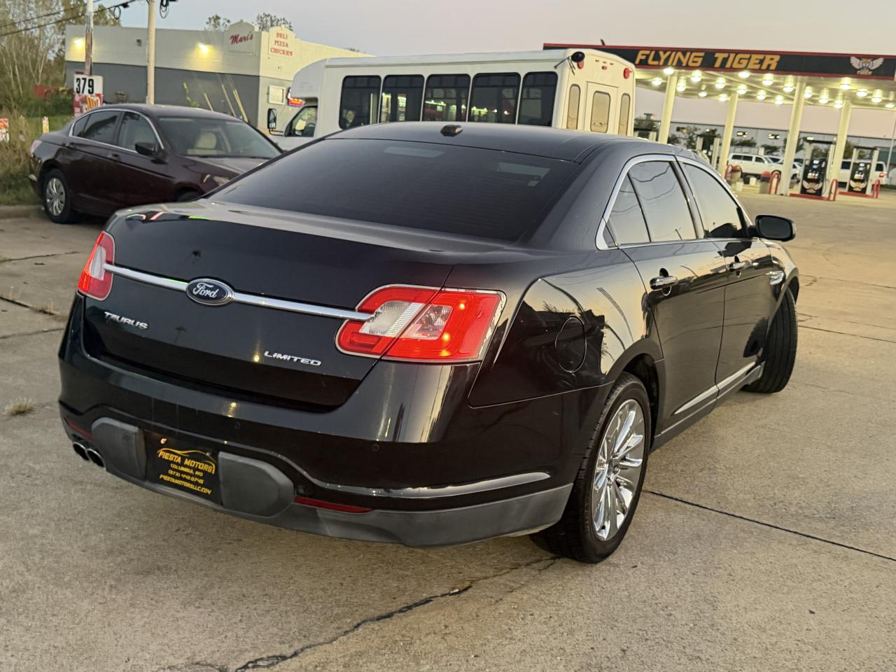 Ford Taurus 4dr Sdn Limited FWD 2010