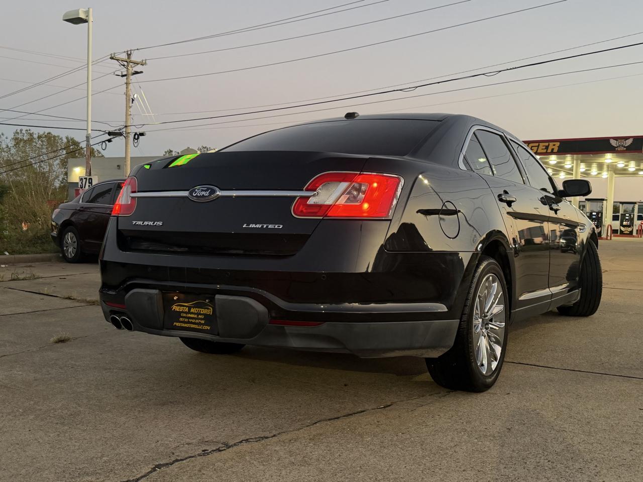 Ford Taurus 4dr Sdn Limited FWD 2010