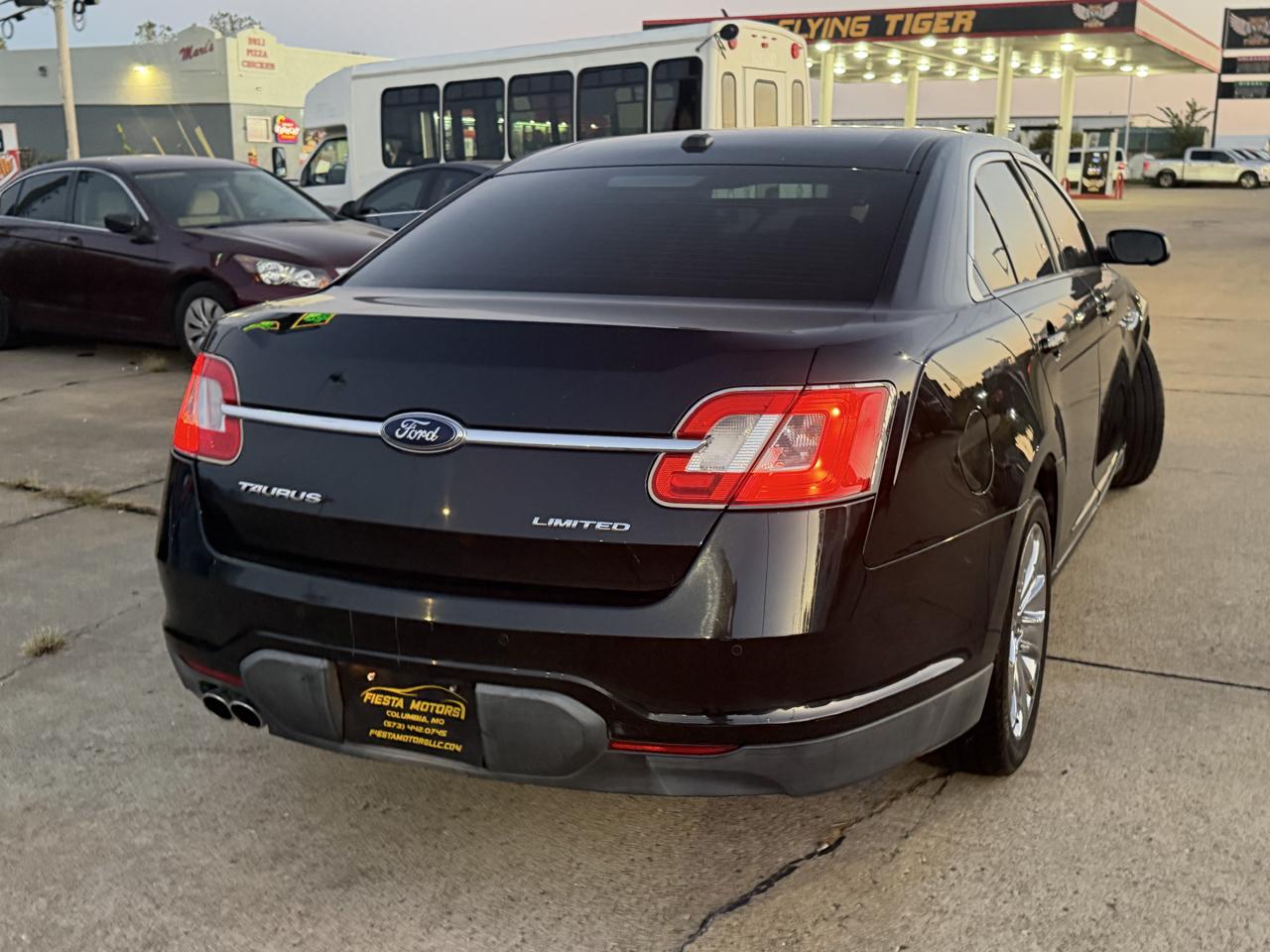 Ford Taurus 4dr Sdn Limited FWD 2010