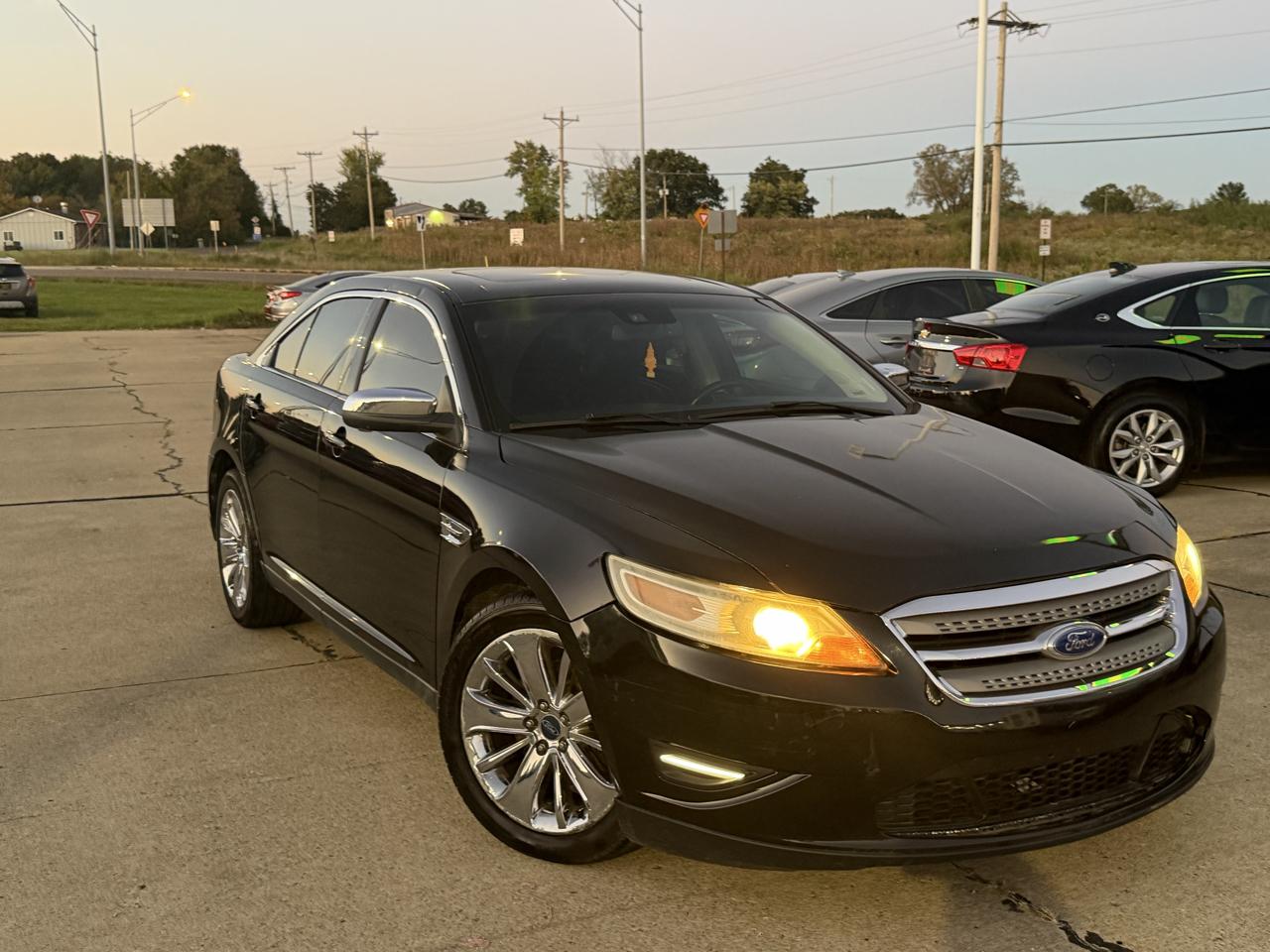 Ford Taurus 4dr Sdn Limited FWD 2010