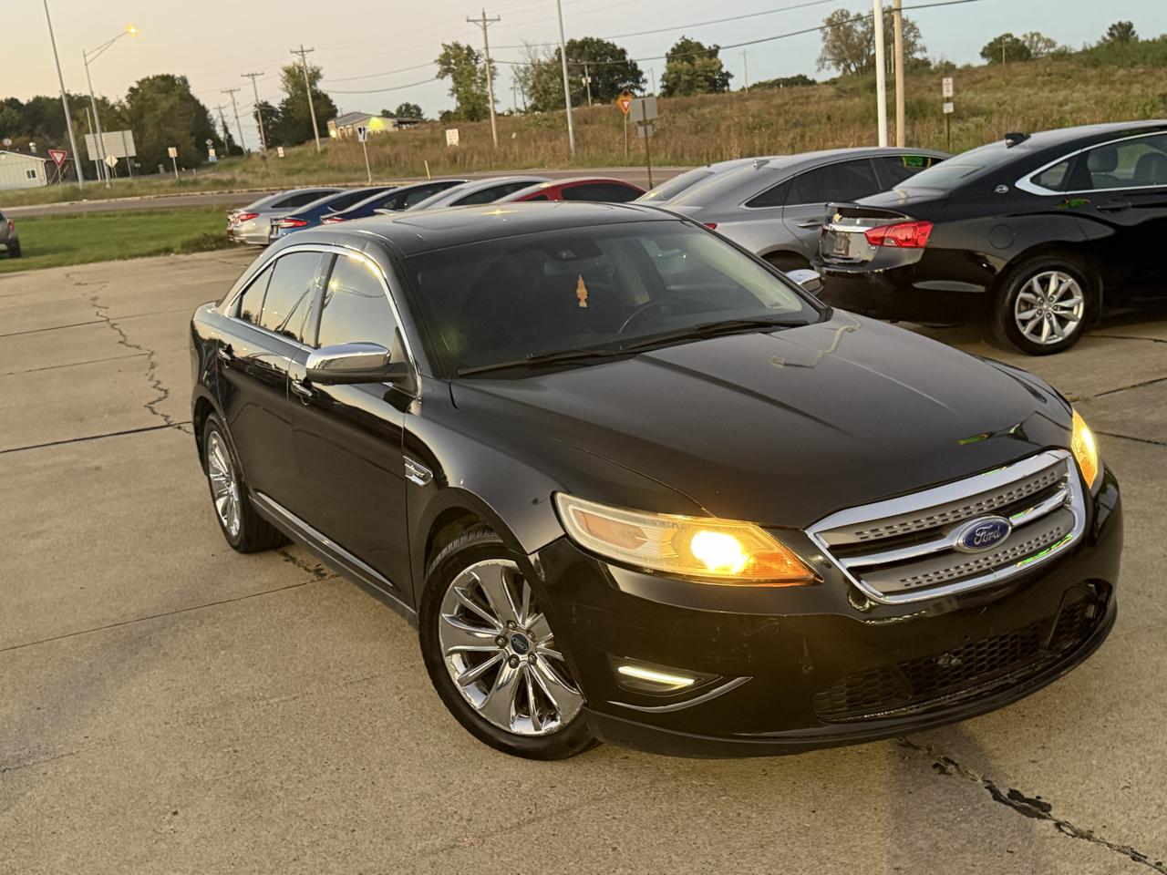 Ford Taurus 4dr Sdn Limited FWD 2010