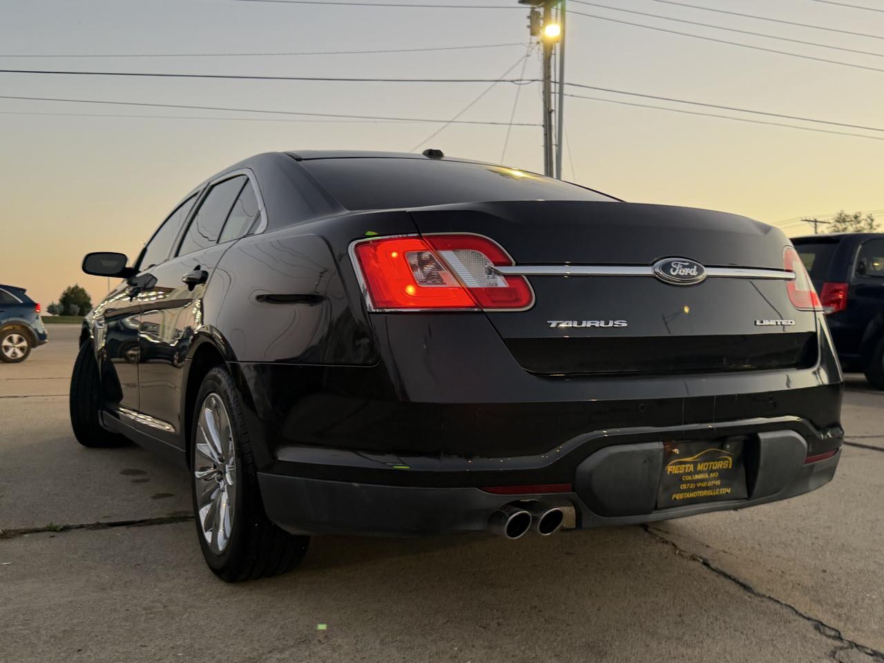 Ford Taurus 4dr Sdn Limited FWD 2010
