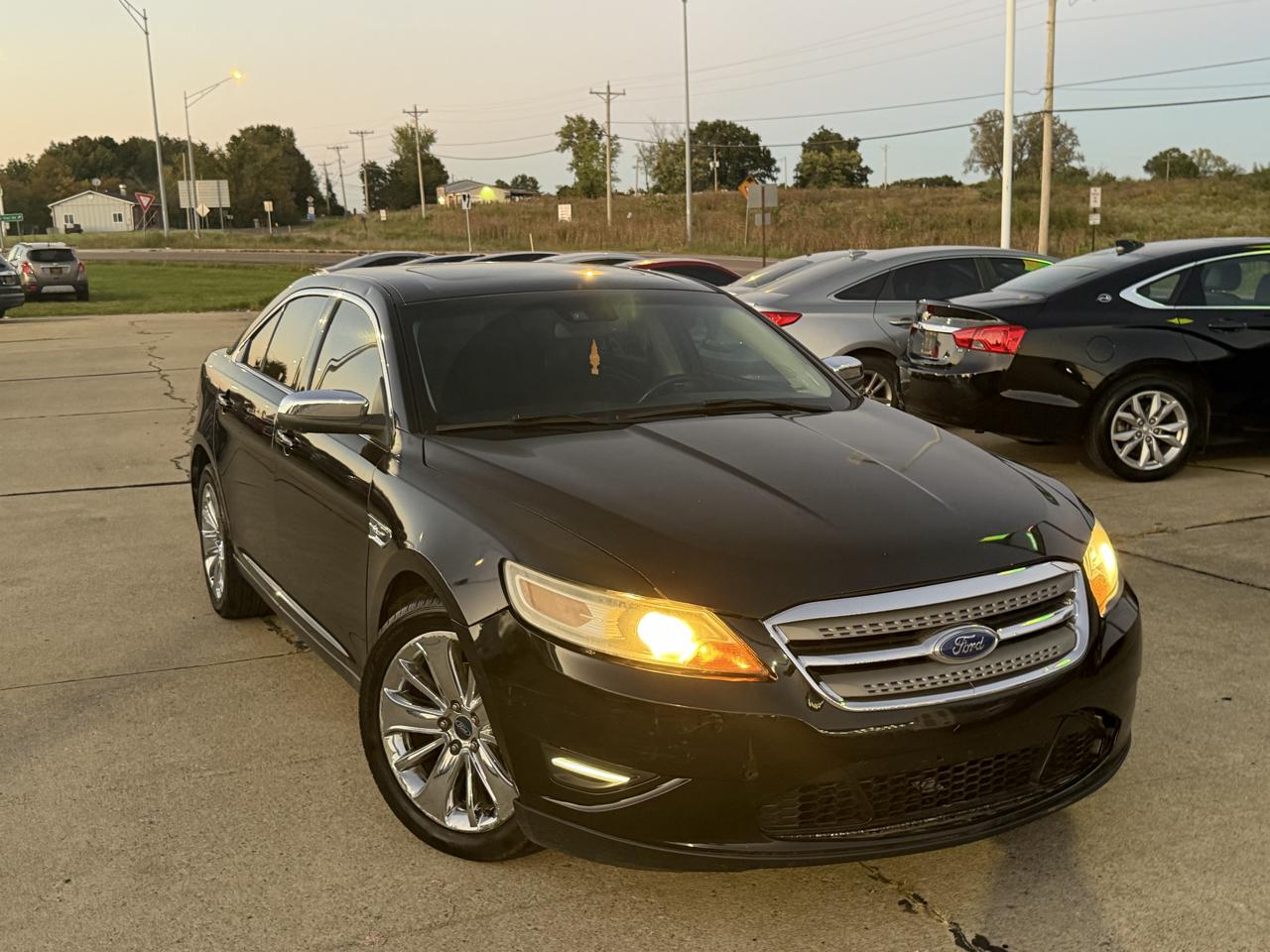 Ford Taurus 4dr Sdn Limited FWD 2010