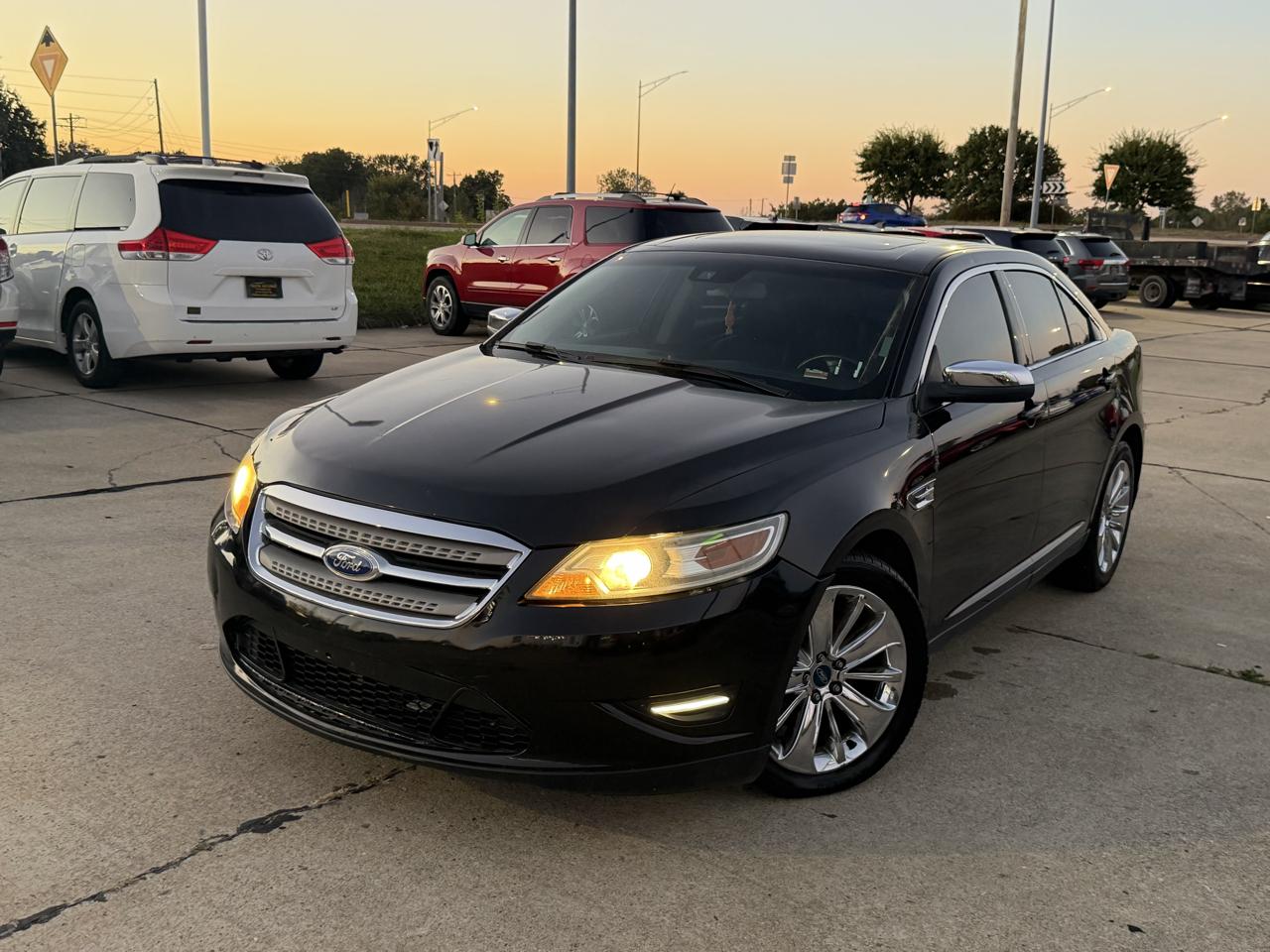 Ford Taurus 4dr Sdn Limited FWD 2010