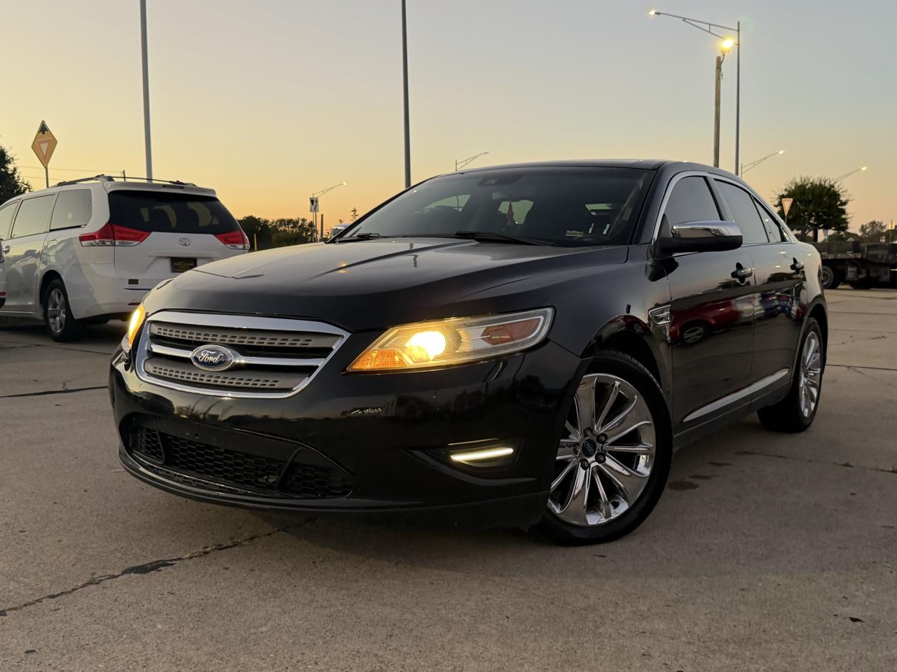 Ford Taurus 4dr Sdn Limited FWD 2010