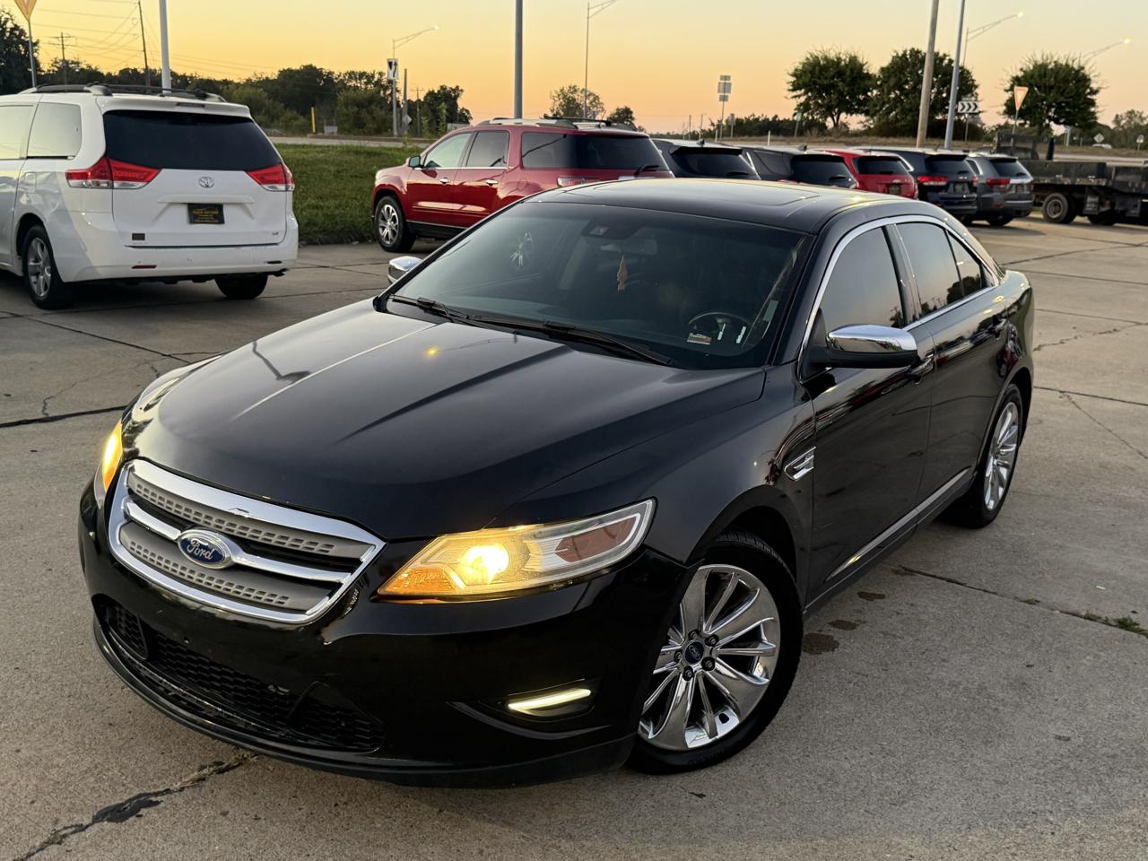 Ford Taurus 4dr Sdn Limited FWD 2010