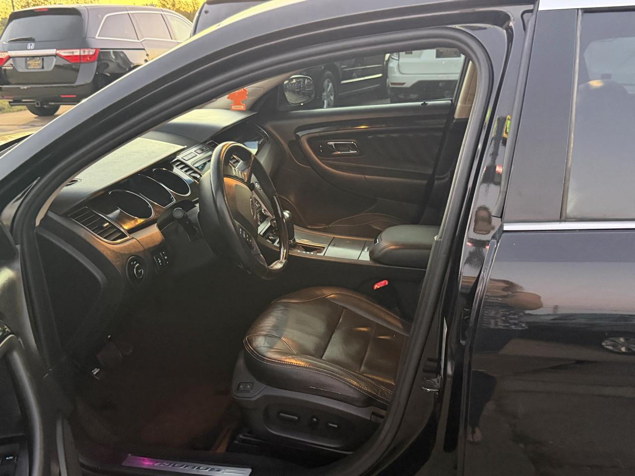 Ford Taurus 4dr Sdn Limited FWD 2010