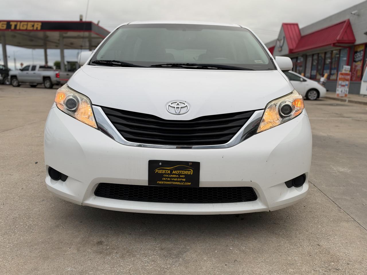 Toyota Sienna LE FWD 8-Passenger V6 2013