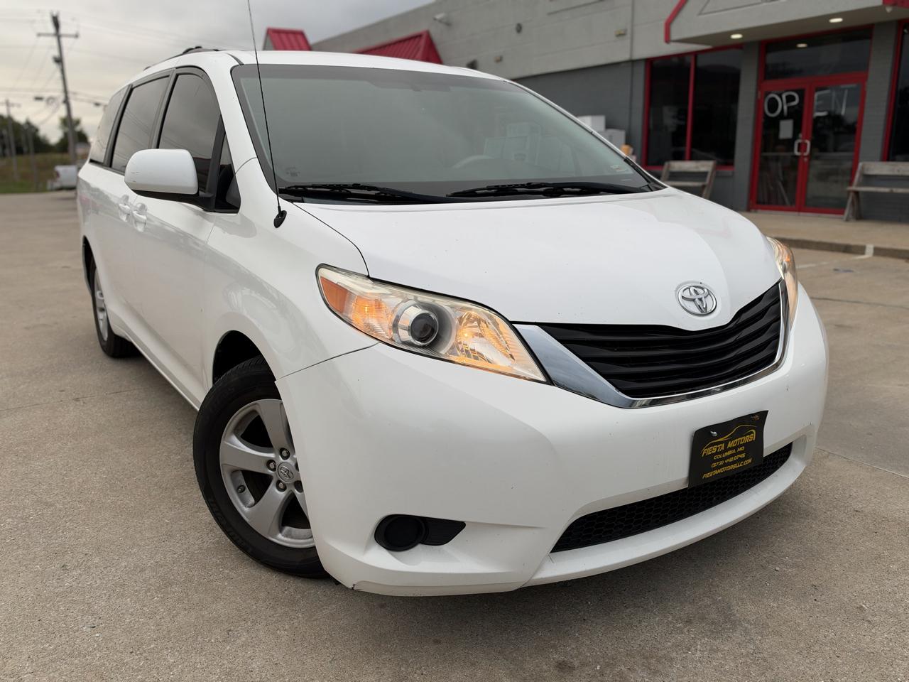 Toyota Sienna LE FWD 8-Passenger V6 2013