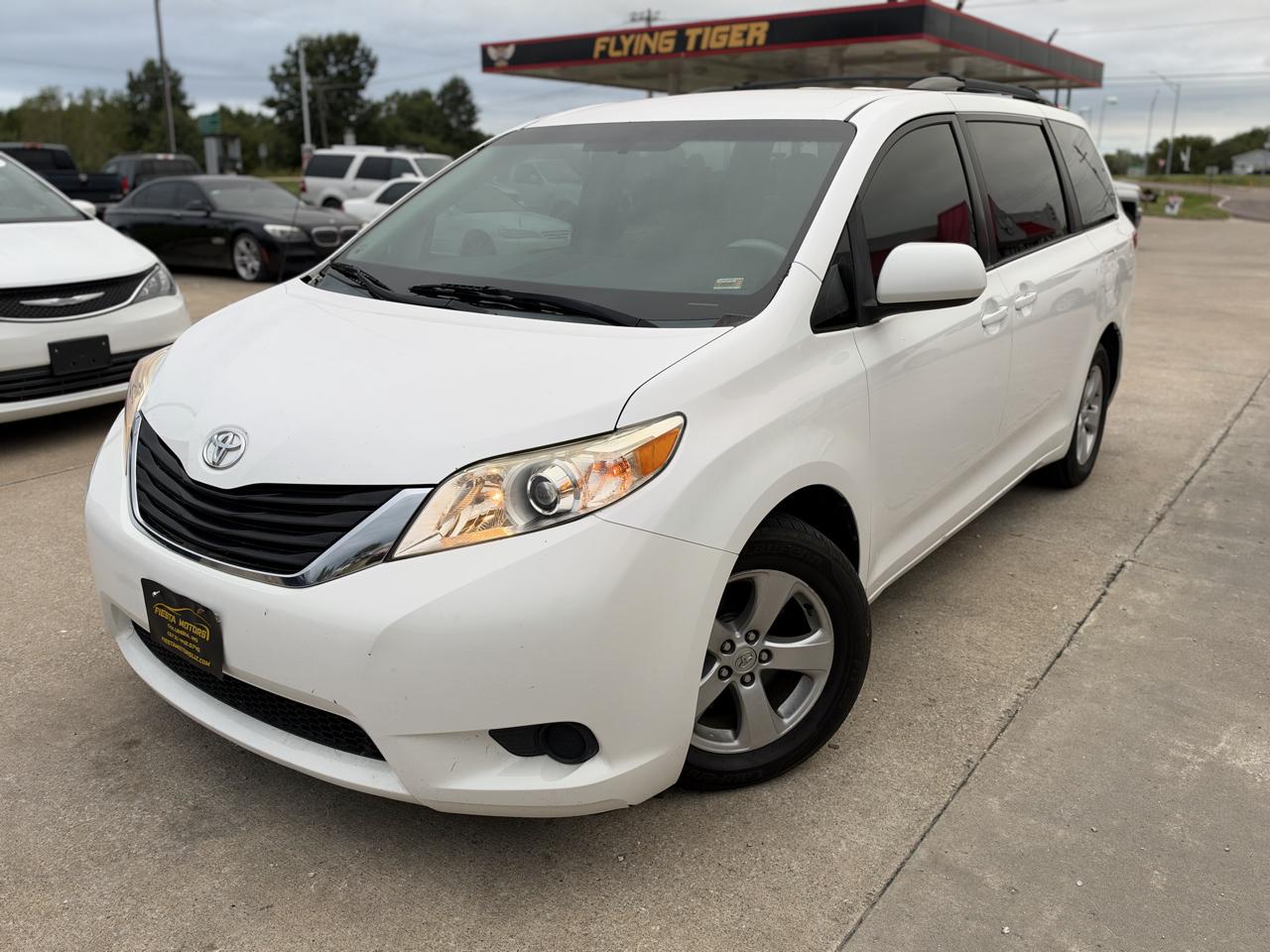 Toyota Sienna LE FWD 8-Passenger V6 2013